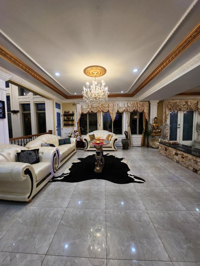 Отель Empire Palace Суррей Экстерьер фото