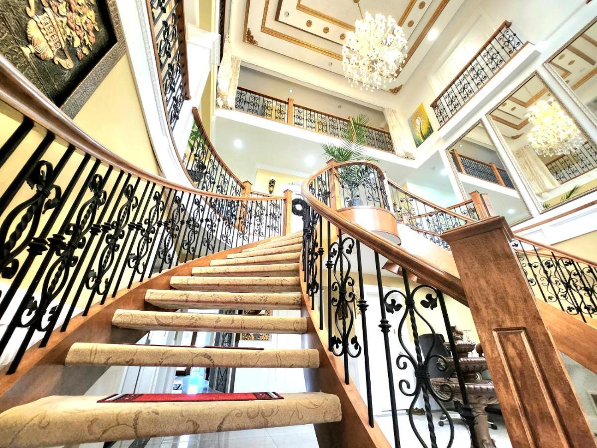 Отель Empire Palace Суррей Экстерьер фото