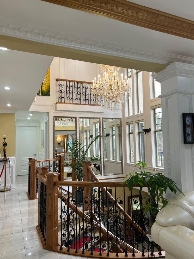 Отель Empire Palace Суррей Экстерьер фото
